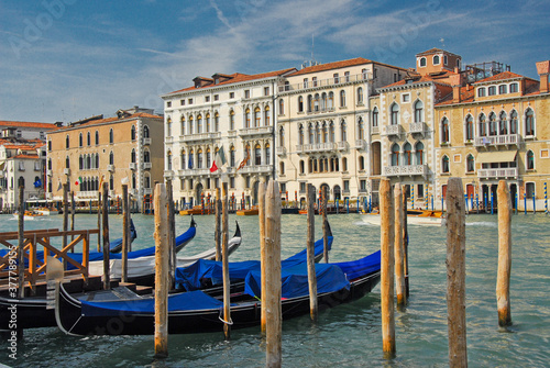 Venice, Italy © Dario Ricardo