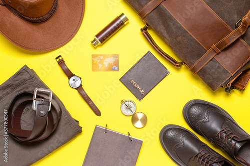 Set of travel accessories f...