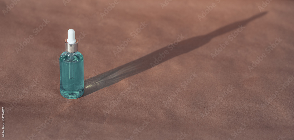 Naklejka premium Organic Spa Cosmetic With Herbal Ingredients. Vegetable serum for skin. Serum with herbal extracts. Serum in a transparent glass bottle with a pipette on a kraft background