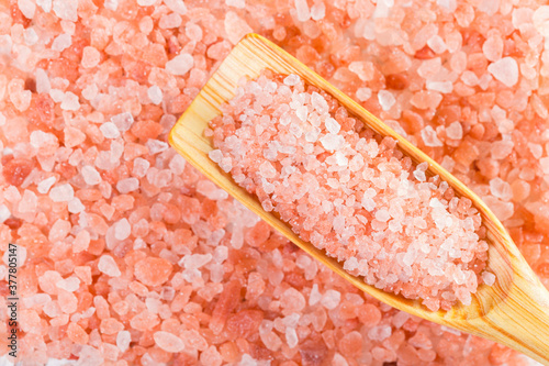 Himalayan pink salt in bowl on the table © Alexander Ruiz