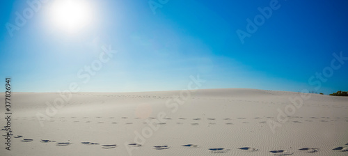 Fototapeta Naklejka Na Ścianę i Meble -  Dnieper Maldives, white sand beach and blue water