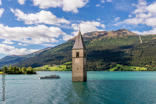 Tablou pe pânză Cruise on Lake Resia near the old submerged bell tower of Curon Venosta, South T