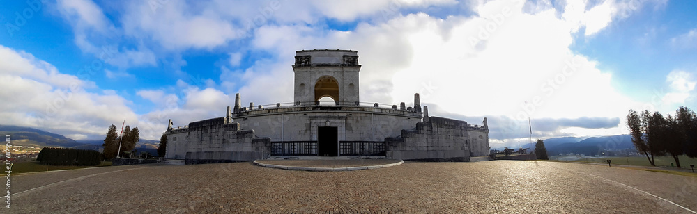 Sacrario militare di Asiago o Santuario del Leiten, grande monumento storico e uno dei principali ossari militari della Prima Guerra Mondiale, viaggi e architettura in Italia