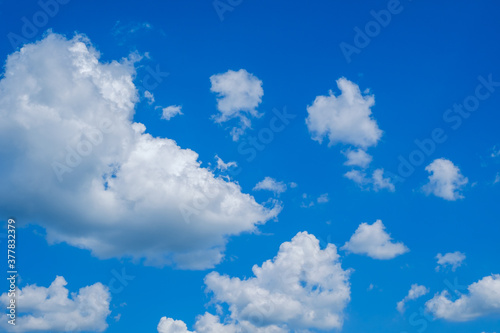 【写真素材】 夏の青空 入道雲 背景素材 8月 コピースペース