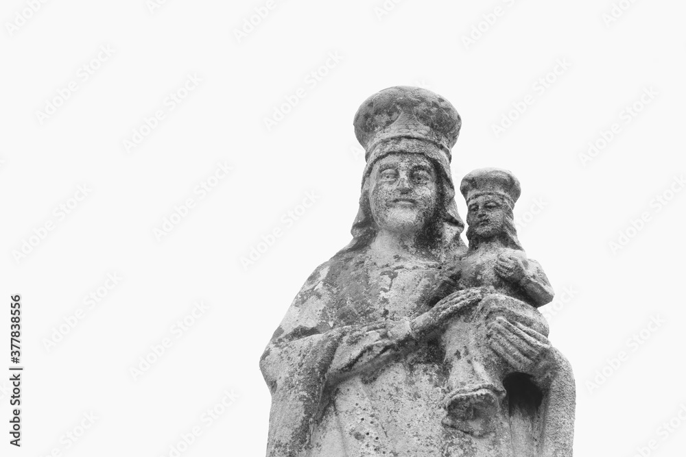 Obraz premium Queen of Heaven. Very ancient stone statue of the Virgin Mary with Jesus Christ isolated on white background.