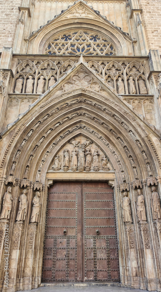 Detalle portico catedral de Valencia