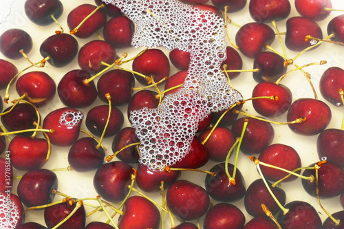 Tableau sur toile washing cherries in soapy water before meals, protection against coronavrius