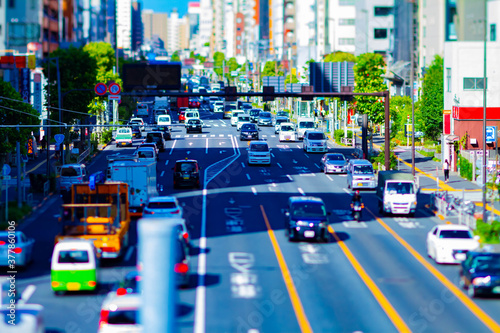 Canvas Print A miniature traffic street at the downtown in Tokyo tiltshift