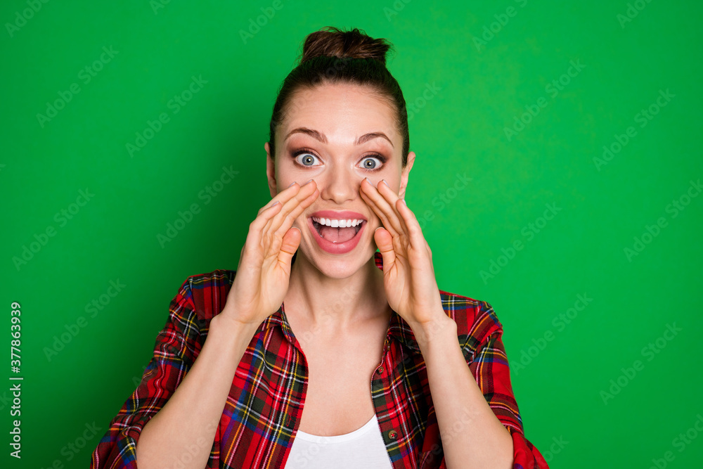 Close-up portrait of her she nice-looking attractive lovely pretty glad cheerful cheery girl in checked shirt saying good news advert isolated on bright vivid shine vibrant green color background Close-up portrait of her she nice-looking attractive lovely pretty glad cheerful cheery girl in checked shirt saying good news advert isolated on bright vivid shine vibrant green color background