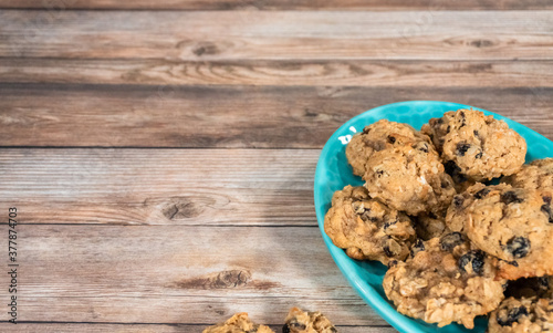 Chewy oatmeal raisin cookies