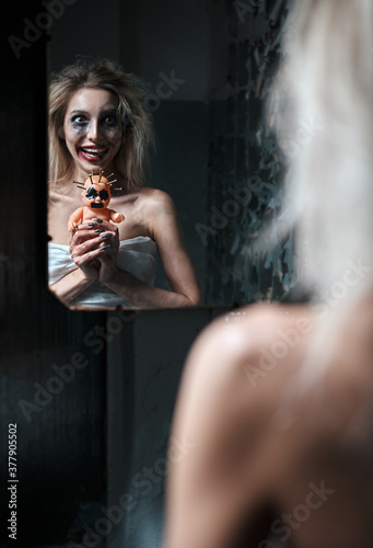 Canvas Print Weird insane girl with creepy ugly doll in abandoned place (madhouse)