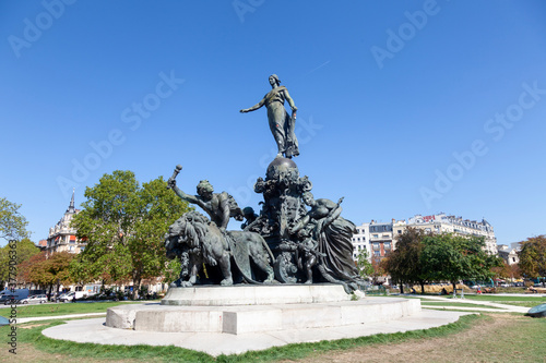 Photos statue Le Triomphe de la République  place de la nation à paris
