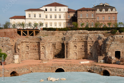 The palace of Venaria Reale is one of the Savoy Residences of Piedmont recognized by UNESCO. The palace of Venarìa was designed by the architect Amedeo di Castellamonte.