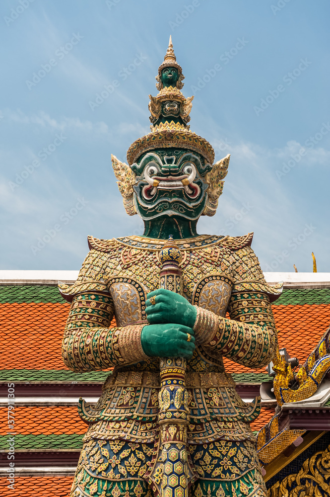 Fototapeta premium Giant Guardian Thotsakan, Wat Phra Kaew, Bangkok, Thailand