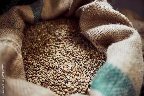 Photos Burlap sack with fresh arabica coffee beans