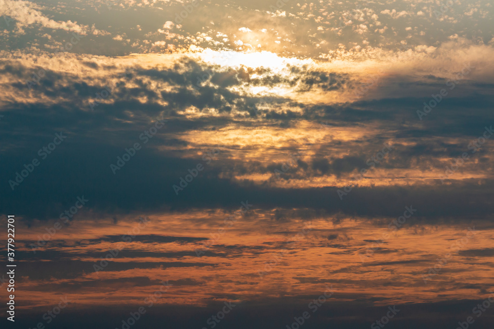 夕日とうろこ雲のグラデーション