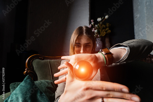 Quadro su tela Woman in business suit holding crystal ball