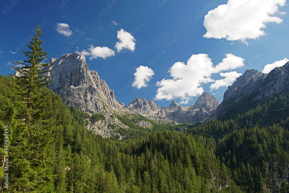 Blick auf das Felsmassiv der Lienzer Dolomiten