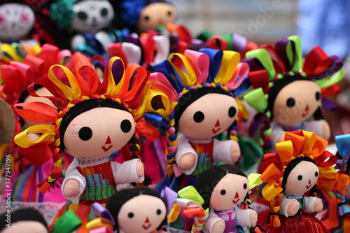 Muñecas mexicana en mercado, tradicionales