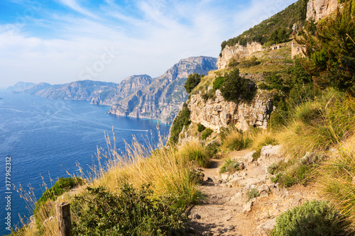 Obraz na płótnie The hiking trail Sentiero degli Dei ( Path of the Gods) along the Amalfi Coast from Agerola to Nocelle, Province of Salerno, Campania, Italy. w salonie