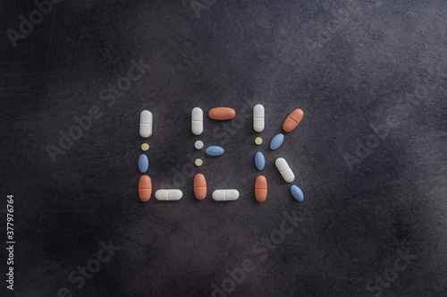 Pills lettering- napis z tabletek- lek