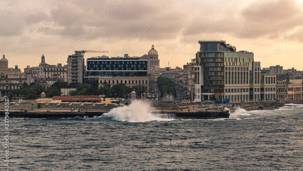 Naklejka premium View of the city from the bay