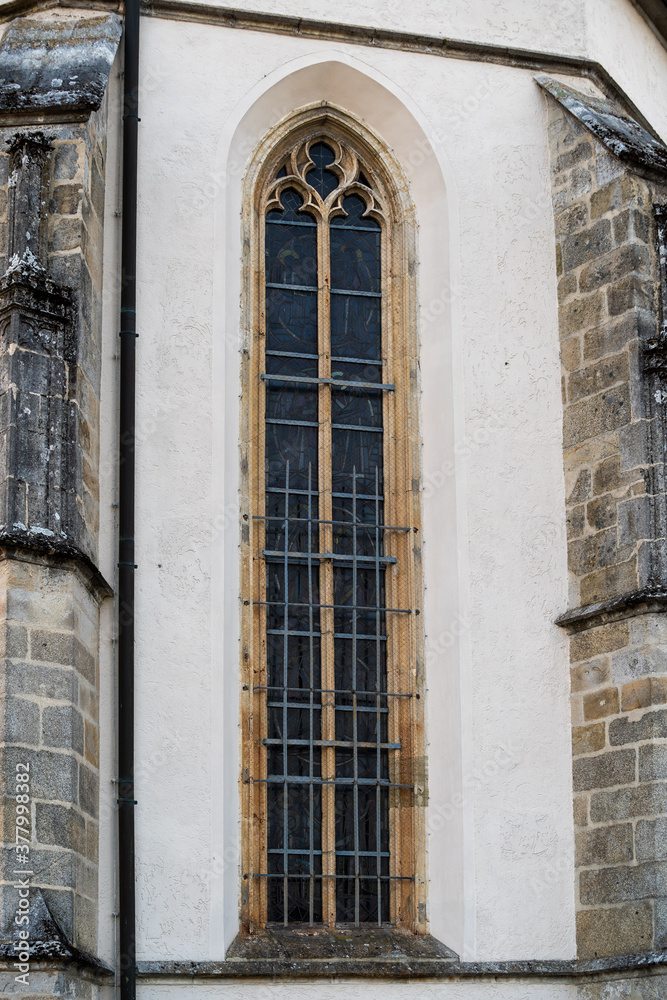 Alte Kirchenfenster am Bogenberg