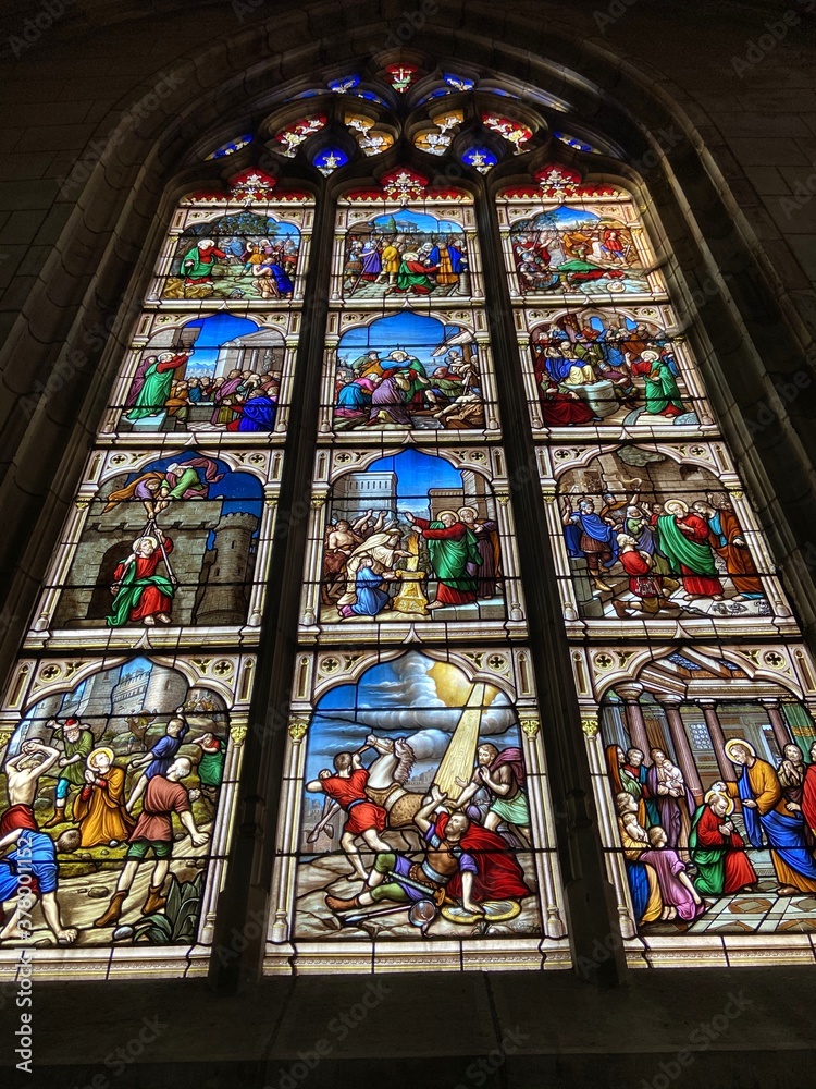 Vitrail de l'église Saint Seine à Corbigny, Bourgogne 