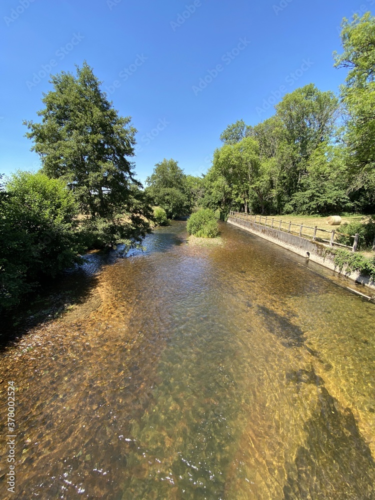 Rivière en Bourgogne Rivière en Bourgogne