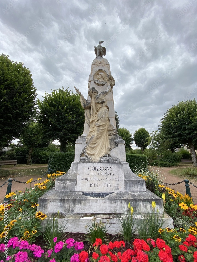 Monument aux morts à Corbigny, Bourgogne