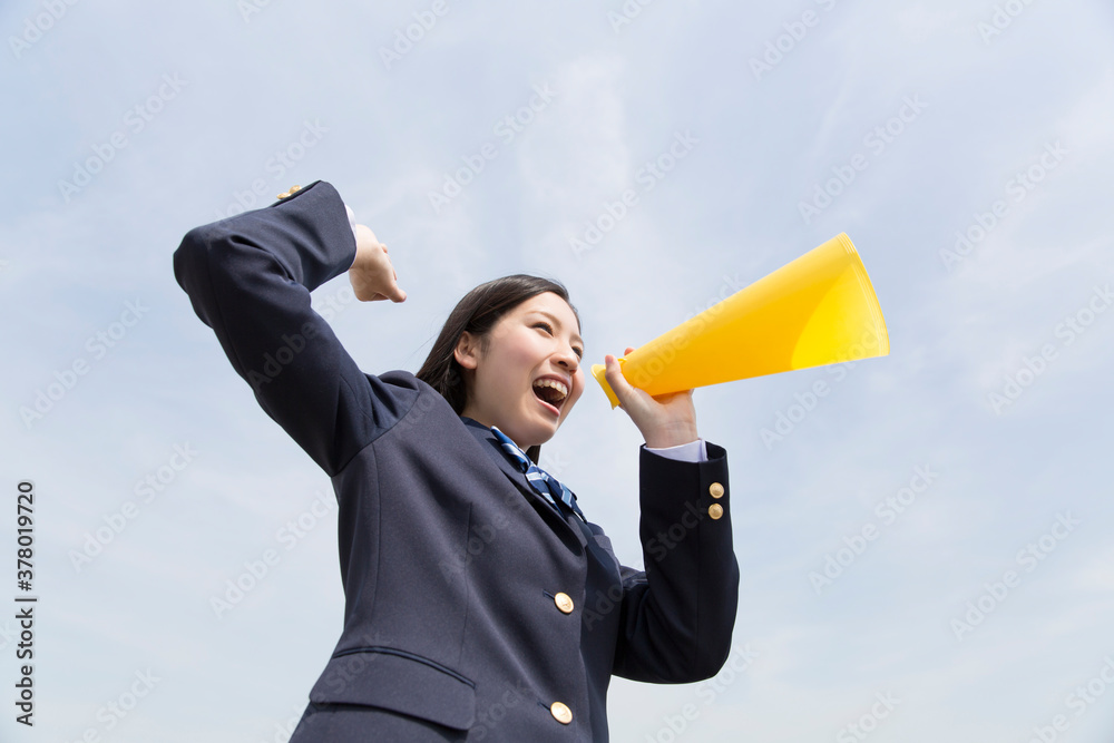 応援をする女子高校生 応援をする女子高校生