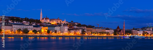 Konstfotografi Image of view on Matthias Church and Fisherman Bastion in Budapest