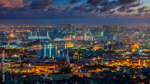 Cityscape of Bangkok city with Wat phra kaew, Wat Pho and Wat Arun on morning sunrise time.