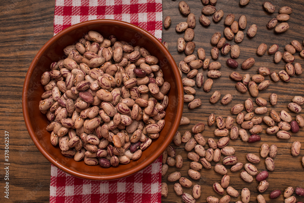 Fototapeta premium Bean paints ecological legume in bowl and red napkin