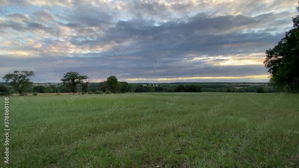Coucher de soleil sur un champ, Bourgogne Coucher de soleil sur un champ, Bourgogne