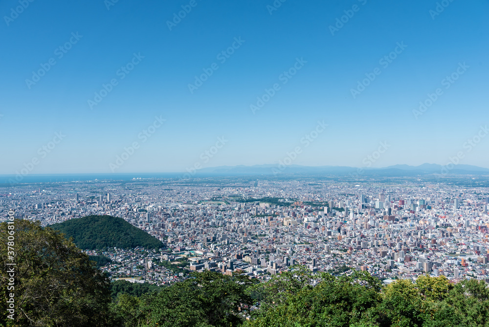 藻岩山展望台から望む札幌市の街並み  北海道札幌市の観光イメージ