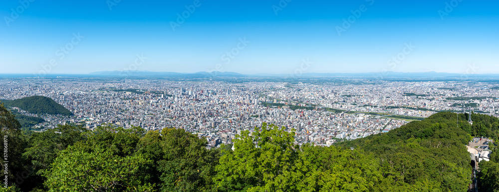 藻岩山展望台から望む札幌市の街並み  北海道札幌市の観光イメージ