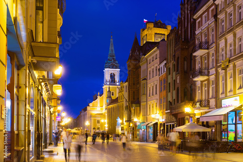 Fototapeta Naklejka Na Ścianę i Meble -  Cityscape of Torun with vibrant streets at spring twilight, Poland