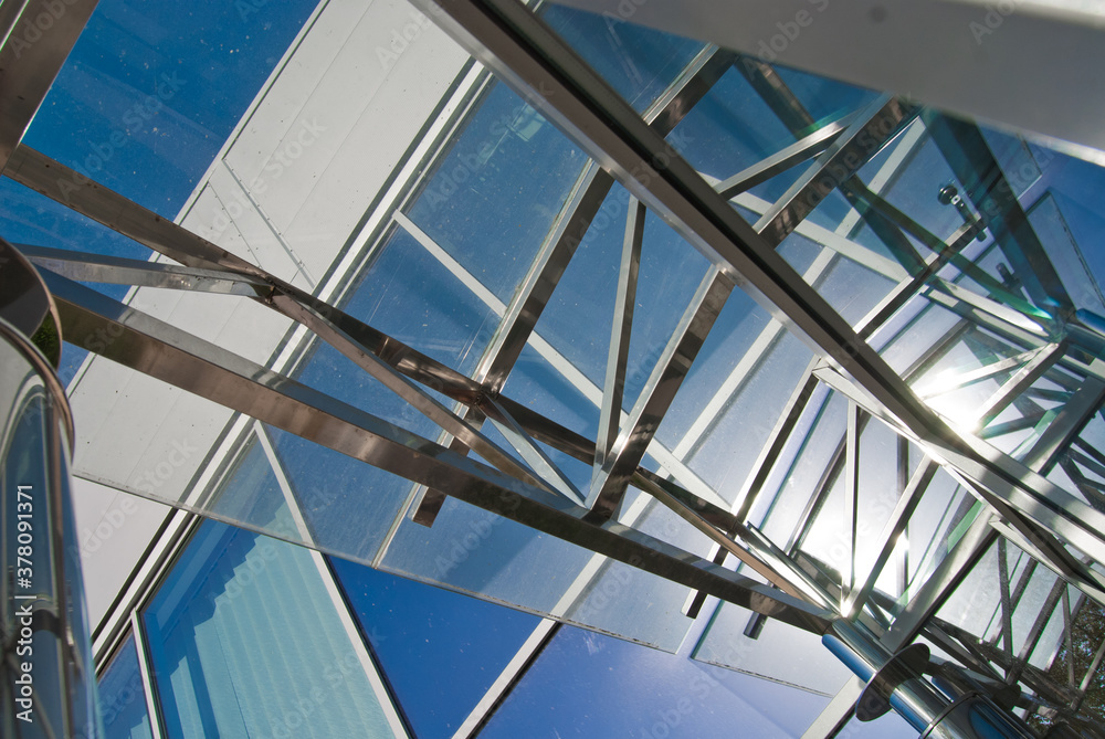 Obraz premium Glass and steel architectural construction