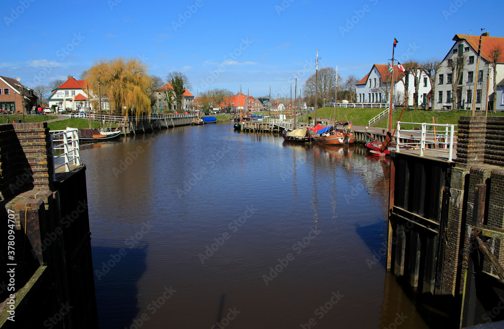 Carolienensiel mit Museumshafen. Nordseeküste, Hafen,  Ostfriesland, Niedersachsen, Deutschland, Europa