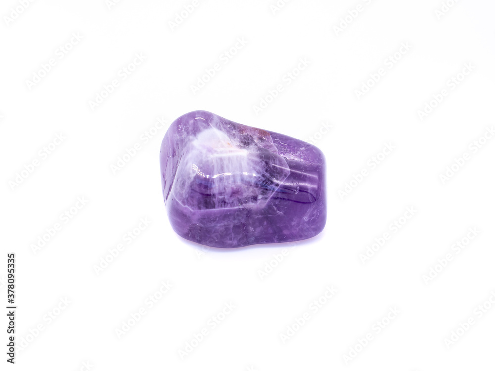 Amethyst Edelstein isoliert auf weißen Hintergrund Amethyst Edelstein isoliert auf weißen Hintergrund