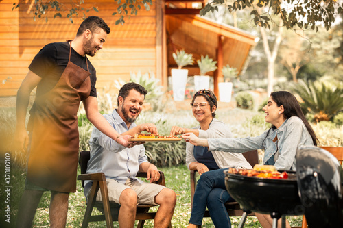 Churrasco em família ao ar livre photo