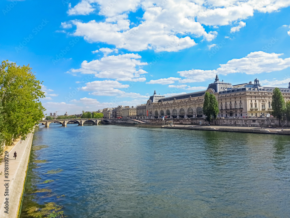 quai de la Seine in Paris