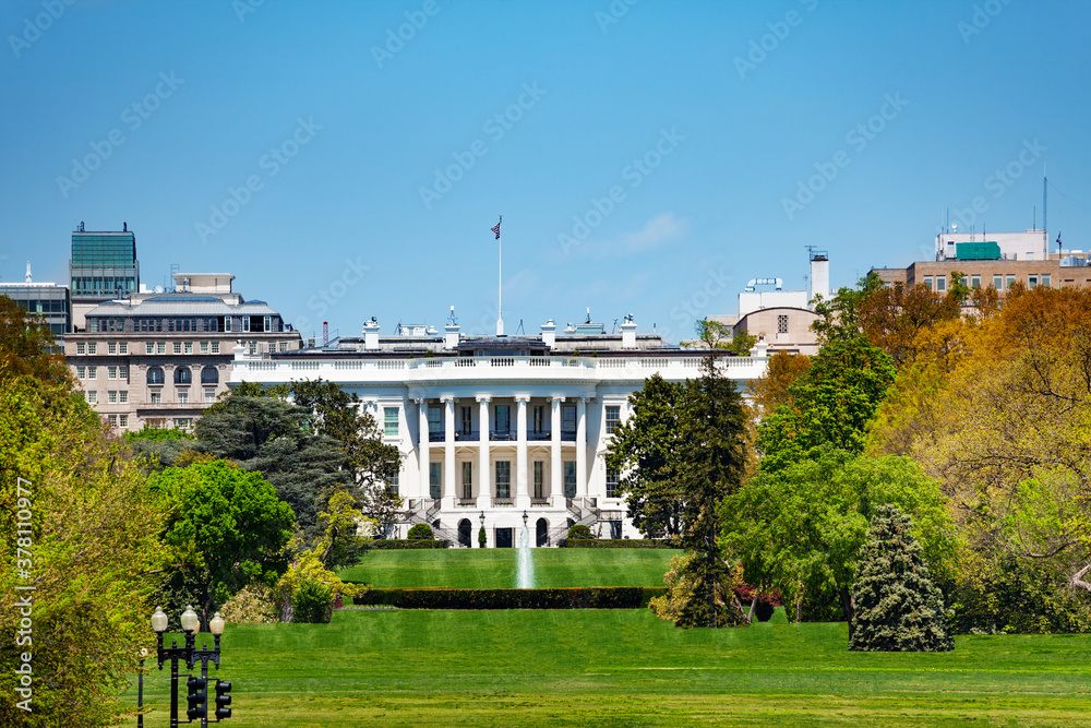 Obraz premium White House building residence and workplace of the president of the United States view from Ellipse road