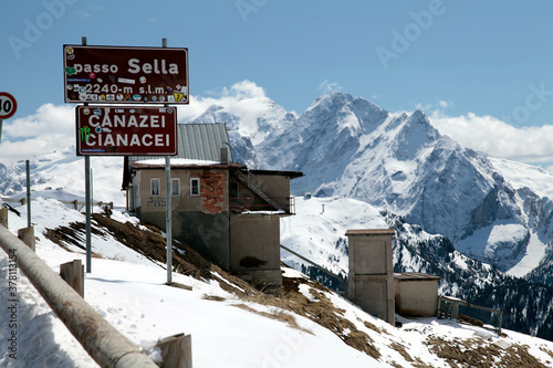 Der Sella Pass im Trentino. Alpen, Südtirol, Italien, Europa photo