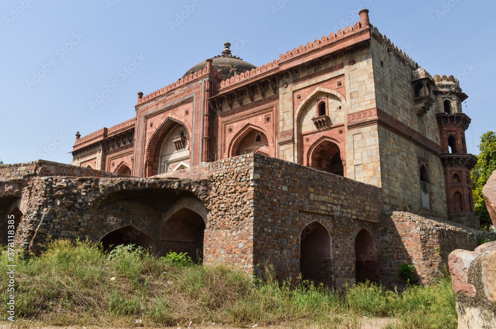 Fototapeta premium A mesmerizing view of architecture of main tomb at old fort from side lawn.