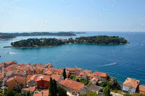 Fototapeta Naklejka Na Ścianę i Meble -  panoramic view of Rovinj Croatia old town with blue sea and Red island 