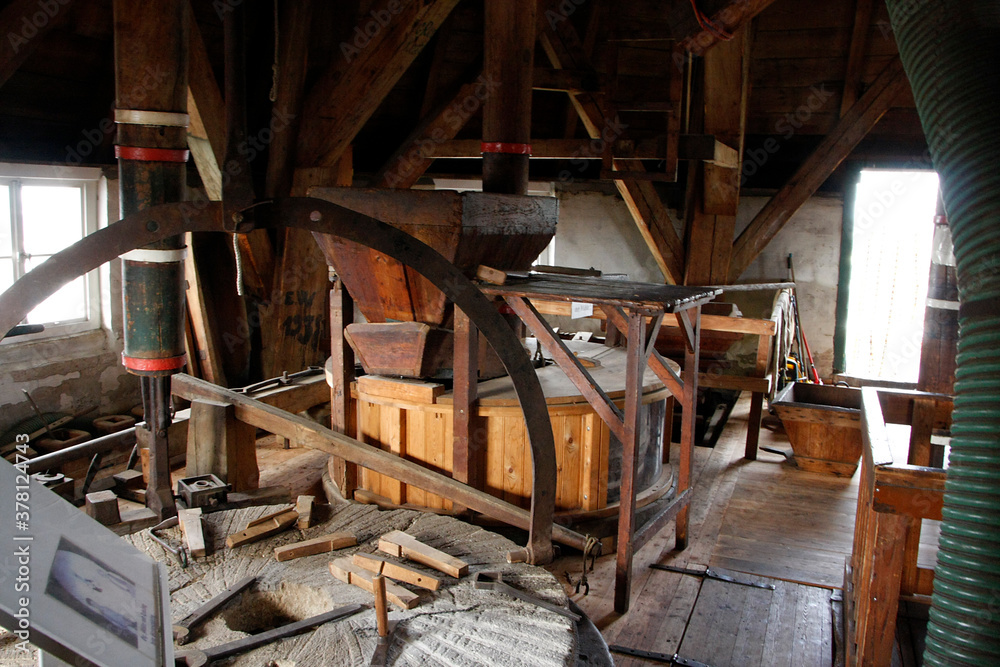 Die große Windmühle in Varel. Niedersachsen, Deutschland, Europa