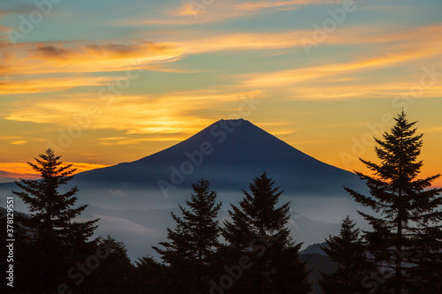 山伏岳から夜明けの富士山