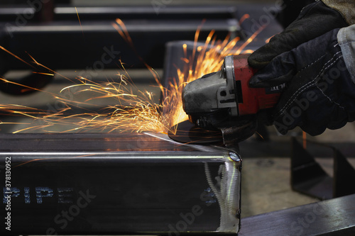 Metal workers use manual labor. Skilled welder.Technicians use steel cutting tools to cut steel. Metal cutting